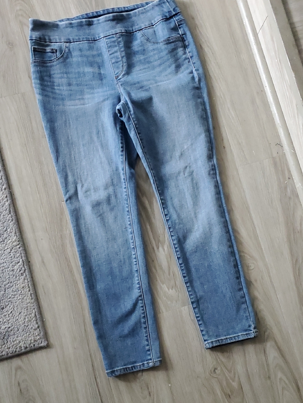CHICOS Slim Fit Light Blue Skinny Jeans for Women With Elastic Waistline Sz 4P